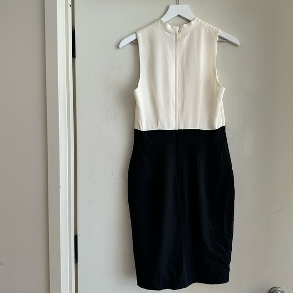 H&M Crepe V Neck Mini Dress - Picture 2 of 5